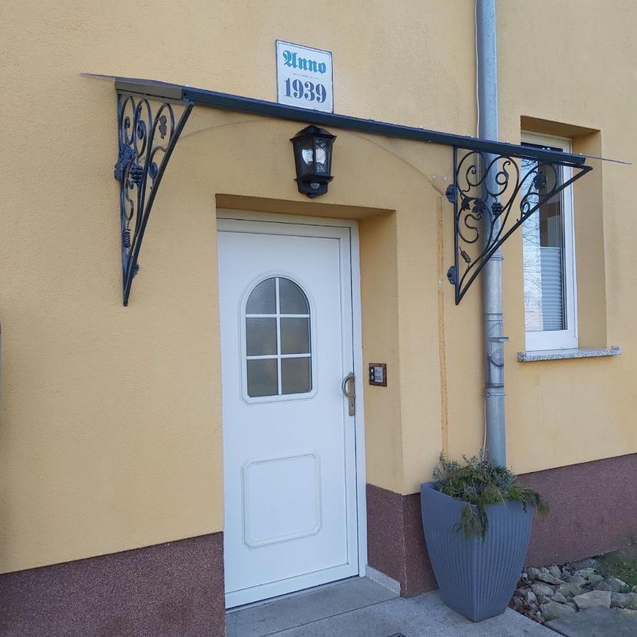 Gelbes Haus Seenland Ferienwohnungen Xl Elsterheide Екстериор снимка