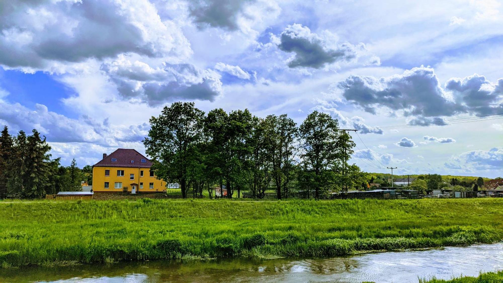 Gelbes Haus Seenland Ferienwohnungen Xl Elsterheide Екстериор снимка
