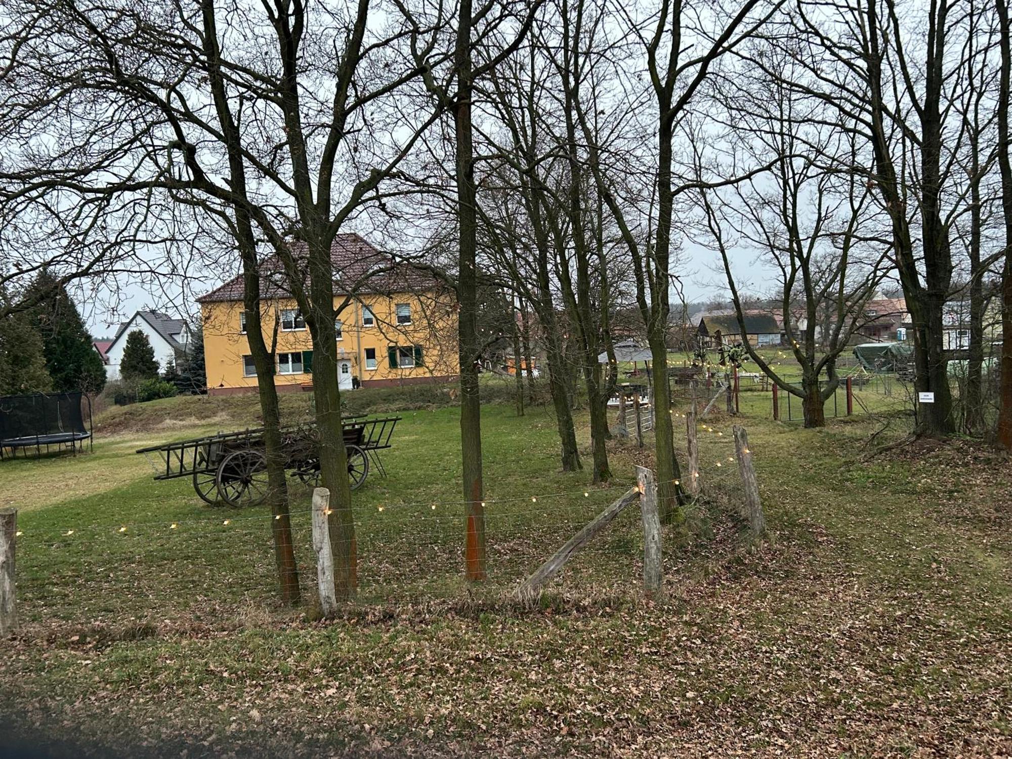 Gelbes Haus Seenland Ferienwohnungen Xl Elsterheide Екстериор снимка